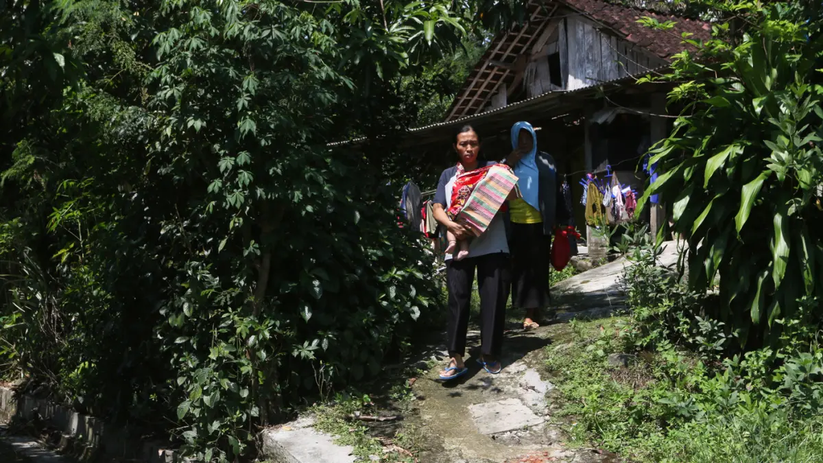 pengungsian sementara Santrendelik Kampung Tobat, Gunungpati, Selasa (19/5/2026). (Nur Chamim/Jawa Pos Radar Semarang)