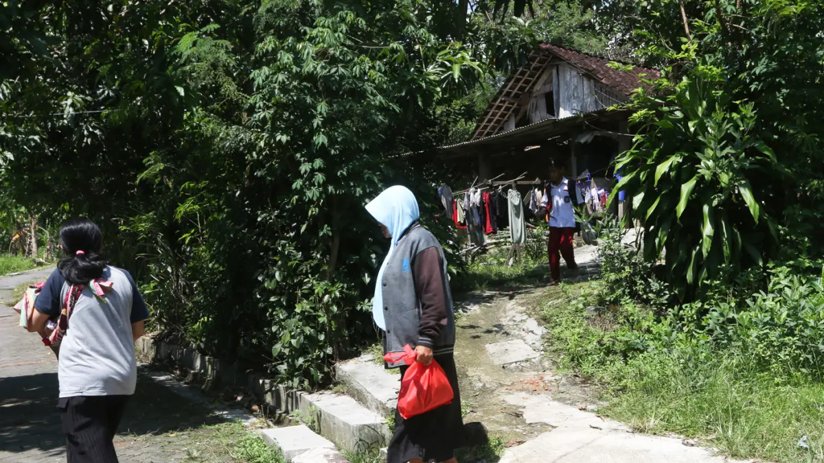 pengungsian sementara Santrendelik Kampung Tobat, Gunungpati, Selasa (19/5/2026). (Nur Chamim/Jawa Pos Radar Semarang)