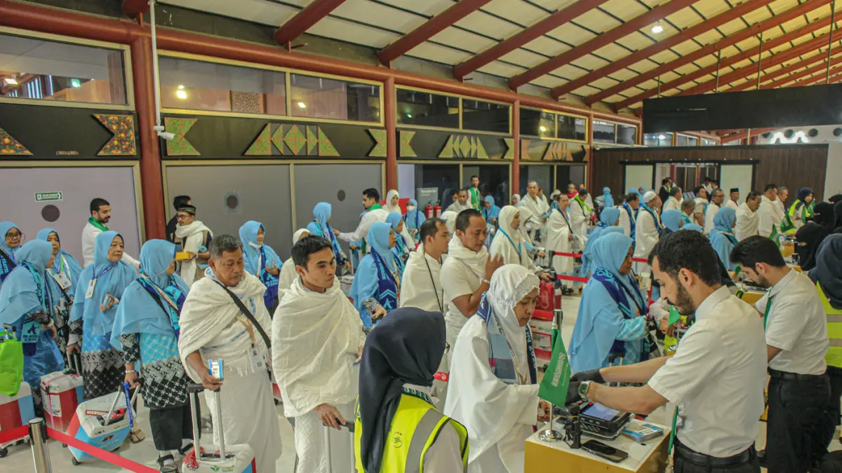 Sejumlah jamaah calon haji bersiap untuk terbang di Terminal 2, Bandara Soekarno-Hatta, Tangerang, Kamis (21/05/2026). (Hanung Hambara/Jawa Pos)