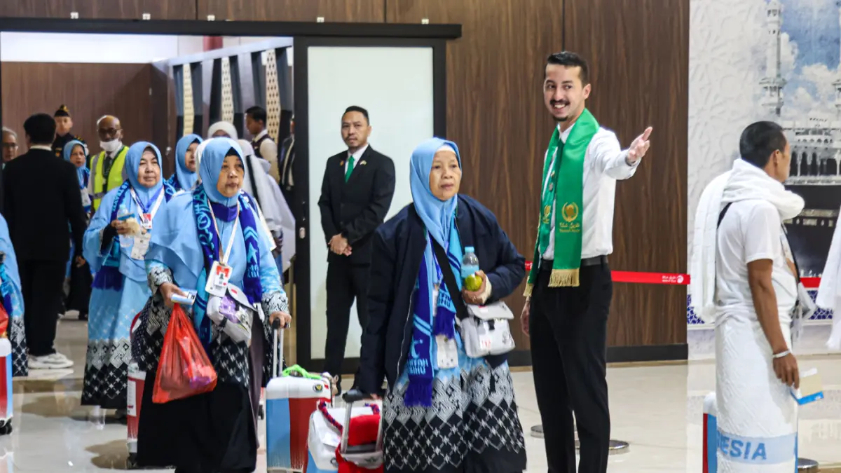 Sejumlah jamaah calon haji bersiap untuk terbang di Terminal 2, Bandara Soekarno-Hatta, Tangerang, Kamis (21/05/2026). (Hanung Hambara/Jawa Pos)