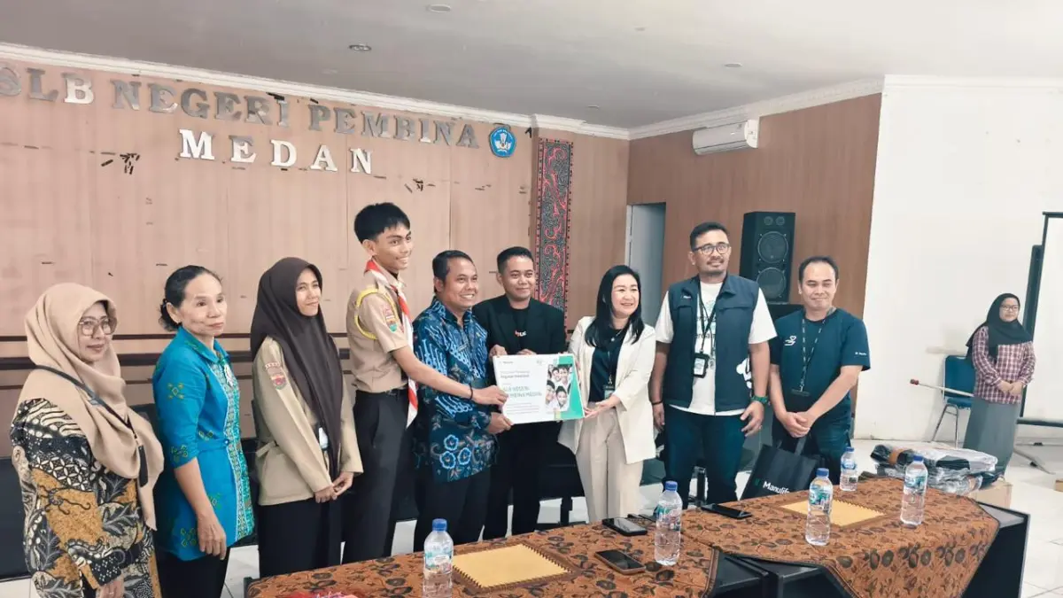 Siswa Sekolah Luar Biasa (SLB) Negeri Pembina Medan mengikuti kegiatan pengenalan dunia kerja dan pengembangan keterampilan vokasional