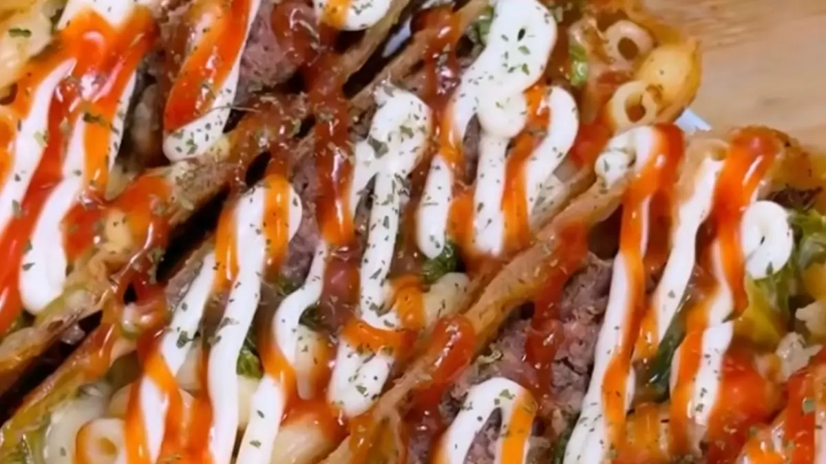 Potret lumpia beef isi telur dan keju yang creamy, gurih, dan crunchy. (Sumber: instagram.com/@mamabrins) - Image