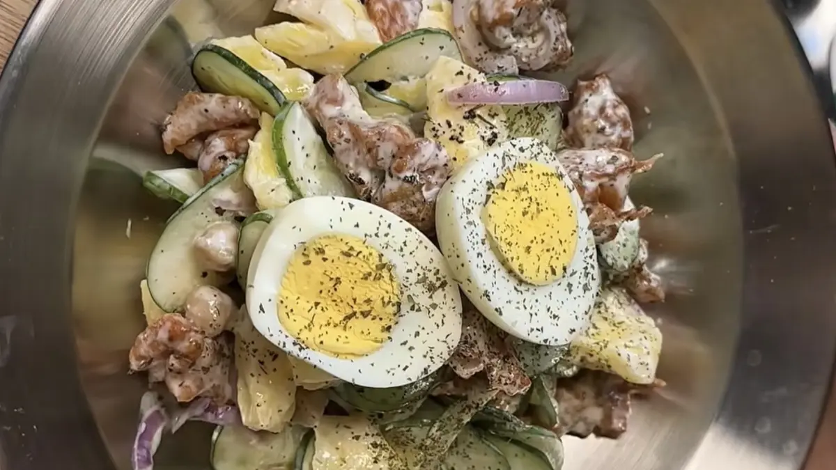 Potret salad timun nanas yang fresh, creamy, dan high protein. (Sumber: instagram.com/@bakingrumahan) - Image