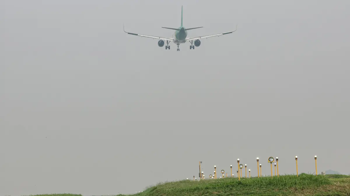Pergerakan pesawat Citilink di Bandara Soekarno-Hatta, Tangerang, Jumat (14/05/2026). (Dery Ridwansah/ JawaPos.com)