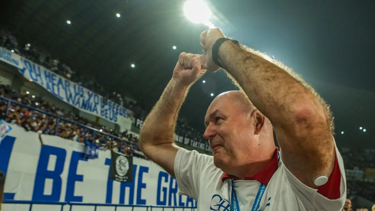 Para pemain Persib Bandung merayakan juara Super League 2025/2026 di Stadion Gelora Bandung Lautan Api (GBLA), Bandung, Jawa Barat, Sabtu (23/5/2026). (Riana Setiawan/ Jawa Pos)