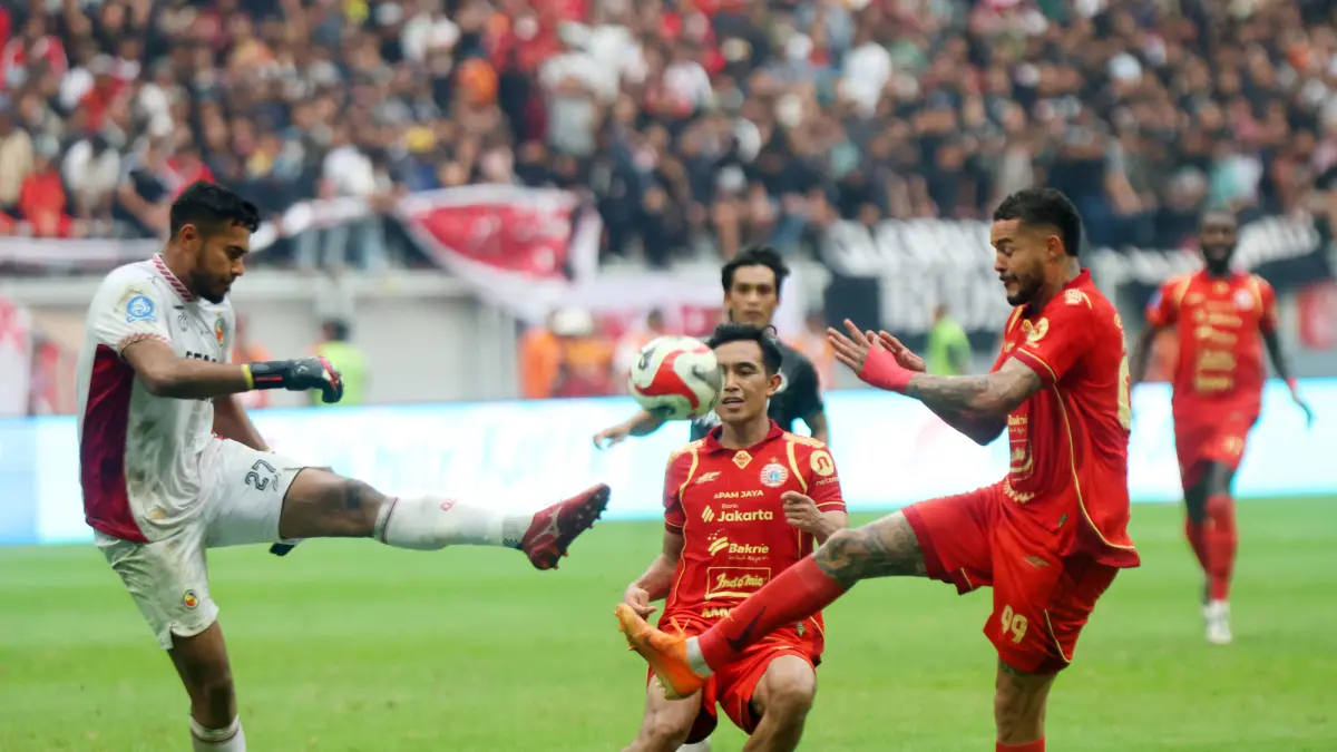 Pemain Persija Jakarta Maxwell saat pertandingan melawan gawang Semen Padang di Indonesia Super League di Jakarta International Stadium (JIS), Jakarta, Sabtu (23/5/2026). (Dery Ridwansah/ JawaPos.com)