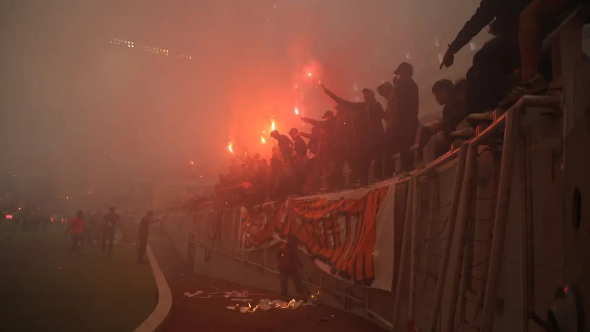 Ribuan The Jack Mania menyaksikan Persija Jakarta vs Semen Padang pada lanjutan Liga 1 di Jakarta Internasional Stadion, Sabtu (/23/5/2026). (Dery Ridwansah/ JawaPos.com)
