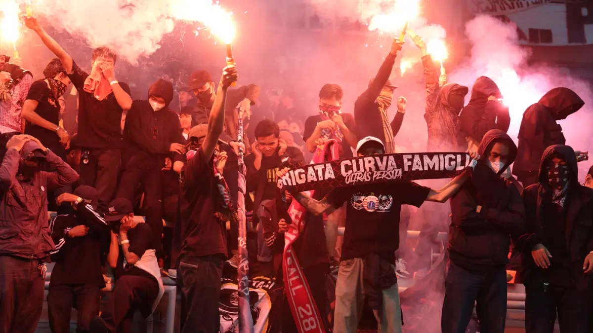 Ribuan The Jack Mania menyaksikan Persija Jakarta vs Semen Padang pada lanjutan Liga 1 di Jakarta Internasional Stadion, Sabtu (/23/5/2026). (Dery Ridwansah/ JawaPos.com)