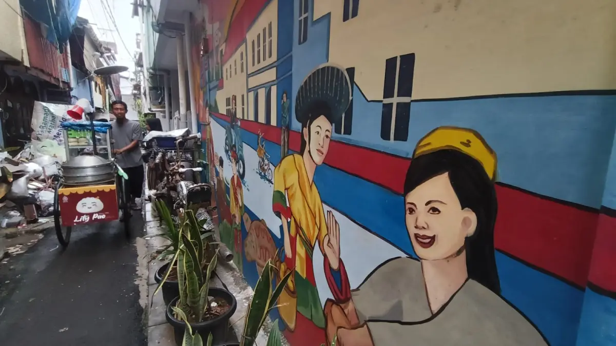 Suasana di perkampungan padat penduduk di Menteng Jaya, Jakarta, Minggu (26/6/2026). (Dery Ridwansah/ JawaPos.com)