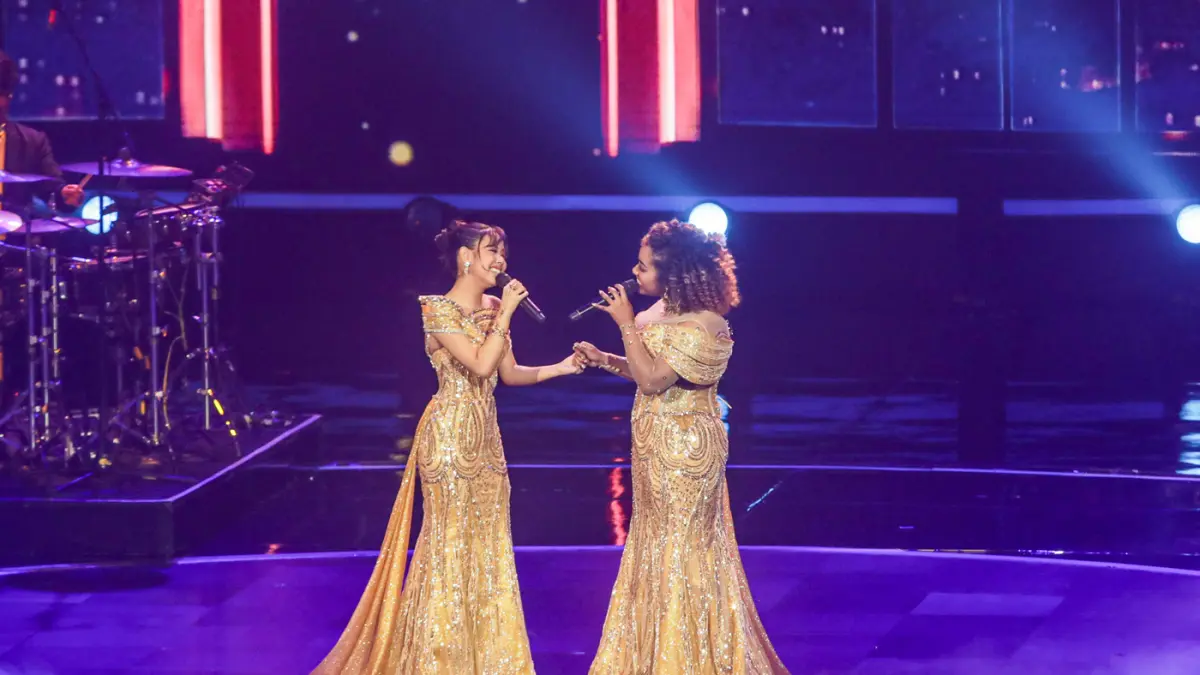 Celyna Grace dan Niki Becker tampil dalam panggung grand final Indonesia Idol musim ke 14 di Jakarta, Selasa (26/5/2026). (Salman Toyibi/Jawa Pos)