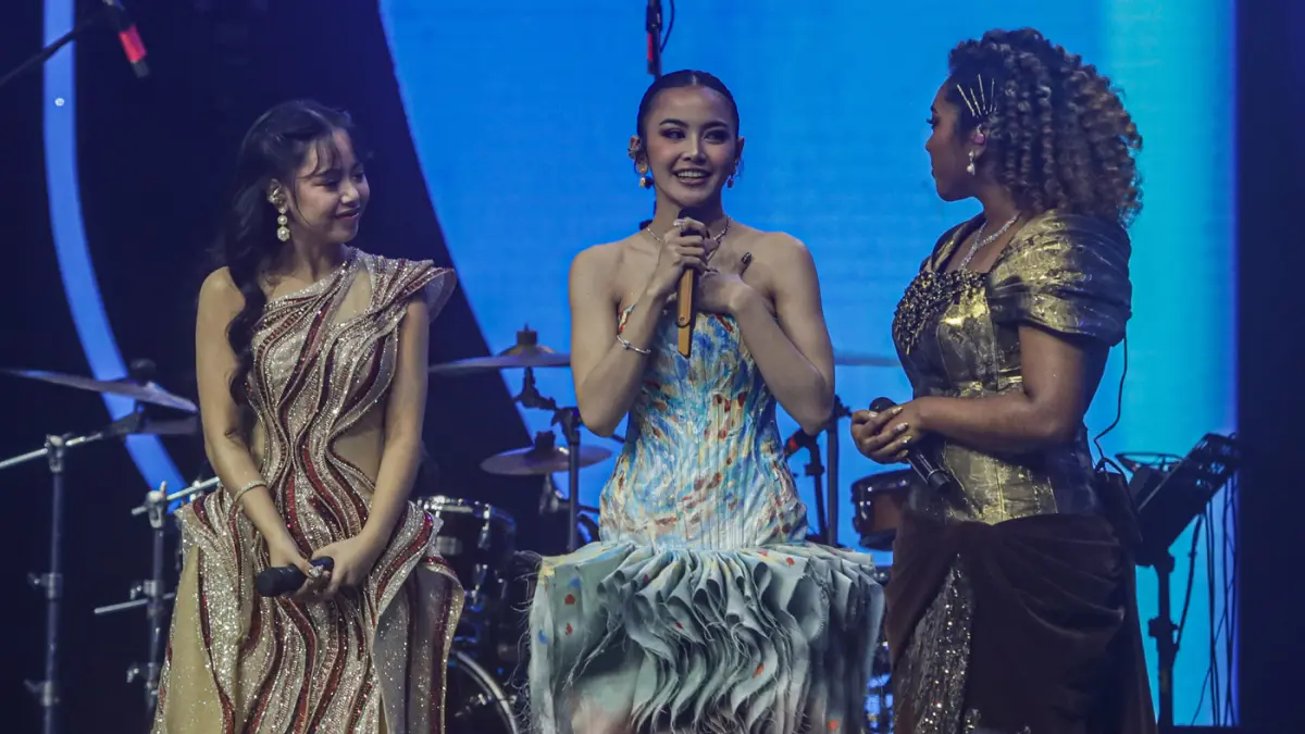 Celyna Grace, Niki Becker dan Mahalini tampil dalam panggung grand final Indonesia Idol musim ke 14 di Jakarta, Selasa (26/5/2026) (Salman Toyibi/Jawa Pos)