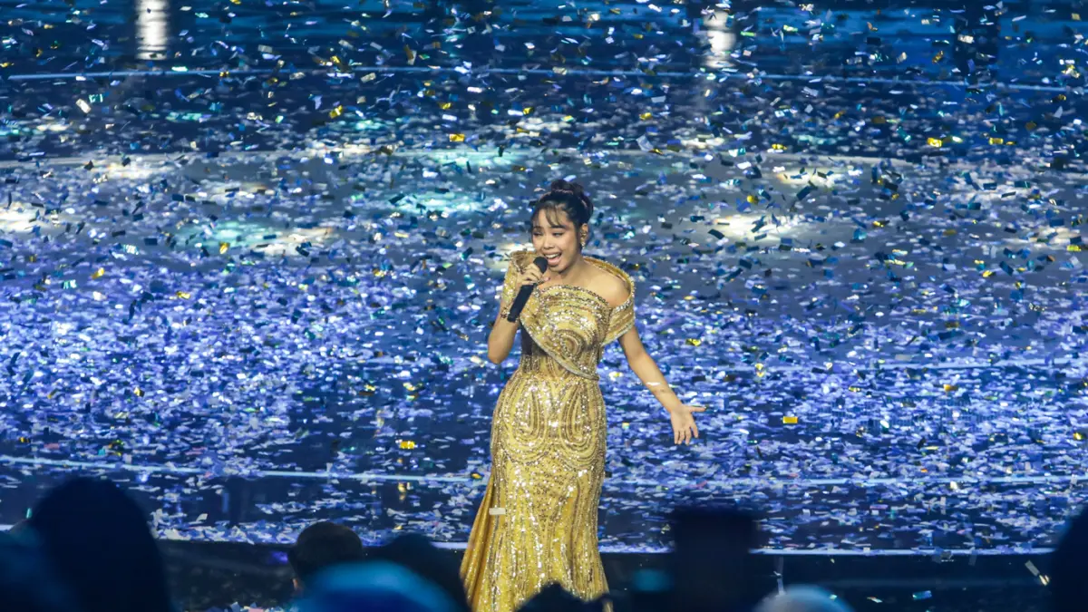 Celyna Grace tampil dalam panggung grand final Indonesia Idol musim ke 14 di Jakarta, Selasa (26/5/2026) dini hari. (Salman Toyibi/Jawa Pos)