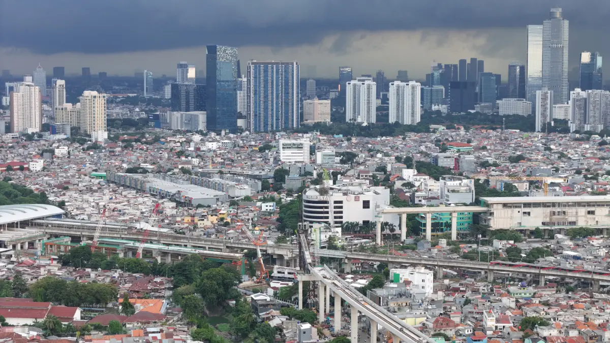 Suasana proyek pembangunan Light Rail Transit (LRT) Jakarta Fase 1B di kawasan Manggarai, Jakarta, Selasa (27/5/2026). (Dery Ridwansah/ JawaPos.com)