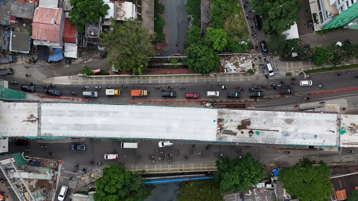 Suasana proyek pembangunan Light Rail Transit (LRT) Jakarta Fase 1B di kawasan Manggarai, Jakarta, Selasa (27/5/2026). (Dery Ridwansah/ JawaPos.com)