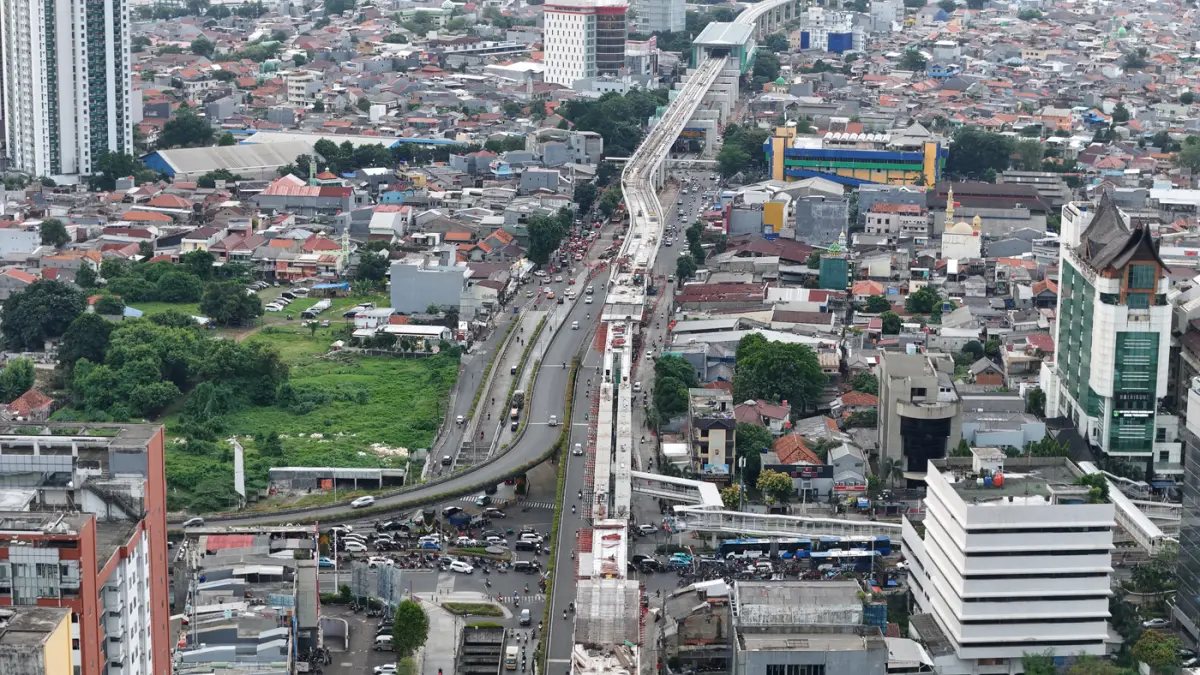 Suasana proyek pembangunan Light Rail Transit (LRT) Jakarta Fase 1B di kawasan Manggarai, Jakarta, Selasa (27/5/2026). (Dery Ridwansah/ JawaPos.com)