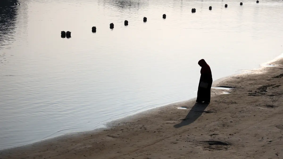 Umat Islam hendak melaksanakan shalat Idul Adha 1447 Hijriah di bawah surise Pantai Lagoon, Taman Impian Jaya Ancol, Jakarta, Rabu (27/5/2026). (Dery Ridwansah/ JawaPos.com)