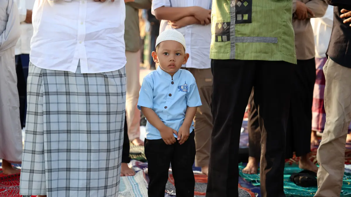 Umat Islam melaksanakan Shalat Idul Adha 1447 Hijriah di Pantai Lagoon, Taman Impian Jaya Ancol, Jakarta, Rabu (27/5/2026). (Dery Ridwansah/ JawaPos.com)