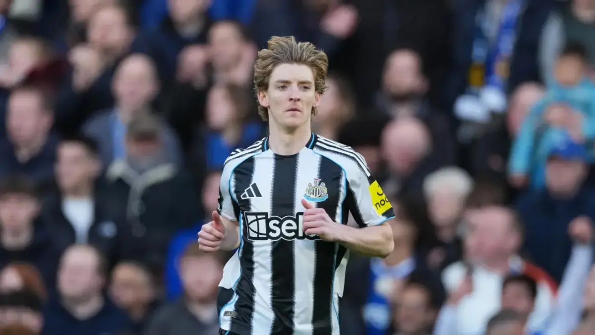 Barcelona Bidik Anthony Gordon, Deco Negosiasi dengan Newcastle United - Image