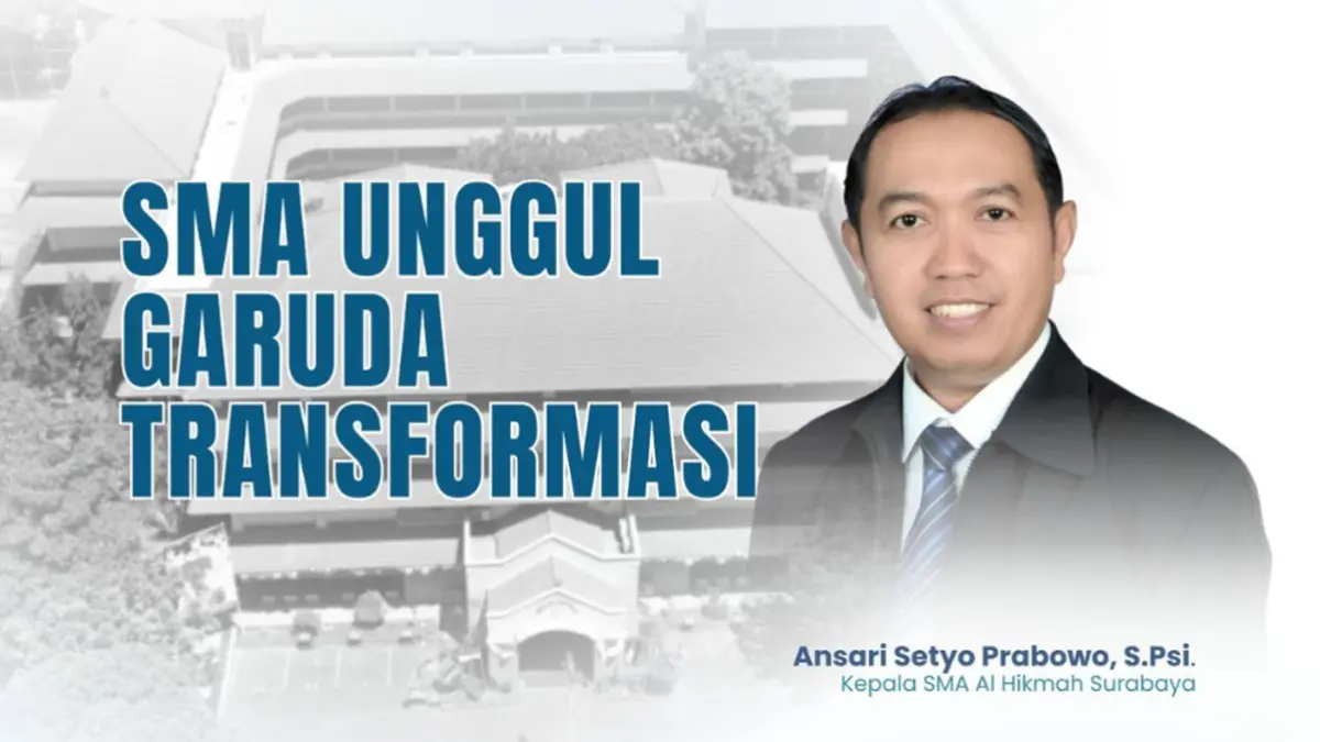 Kepala SMA Al Hikmah Surabaya bersama civitas sekolah usai penetapan sebagai SMA Unggul Garuda Transformasi 2026. (SMA Al Hikmah Surabaya) - Image