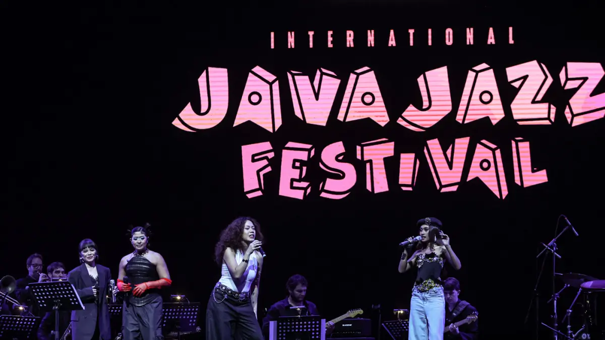 Dari kiri Dira Sugandi, Ruth Sahanaya, Moneva dan Novia Bachmid tampil di acara Java Jazz Internasional, Jakarta, Jumat (29/05/2026). (Hanung Hambara/Jawa Pos)