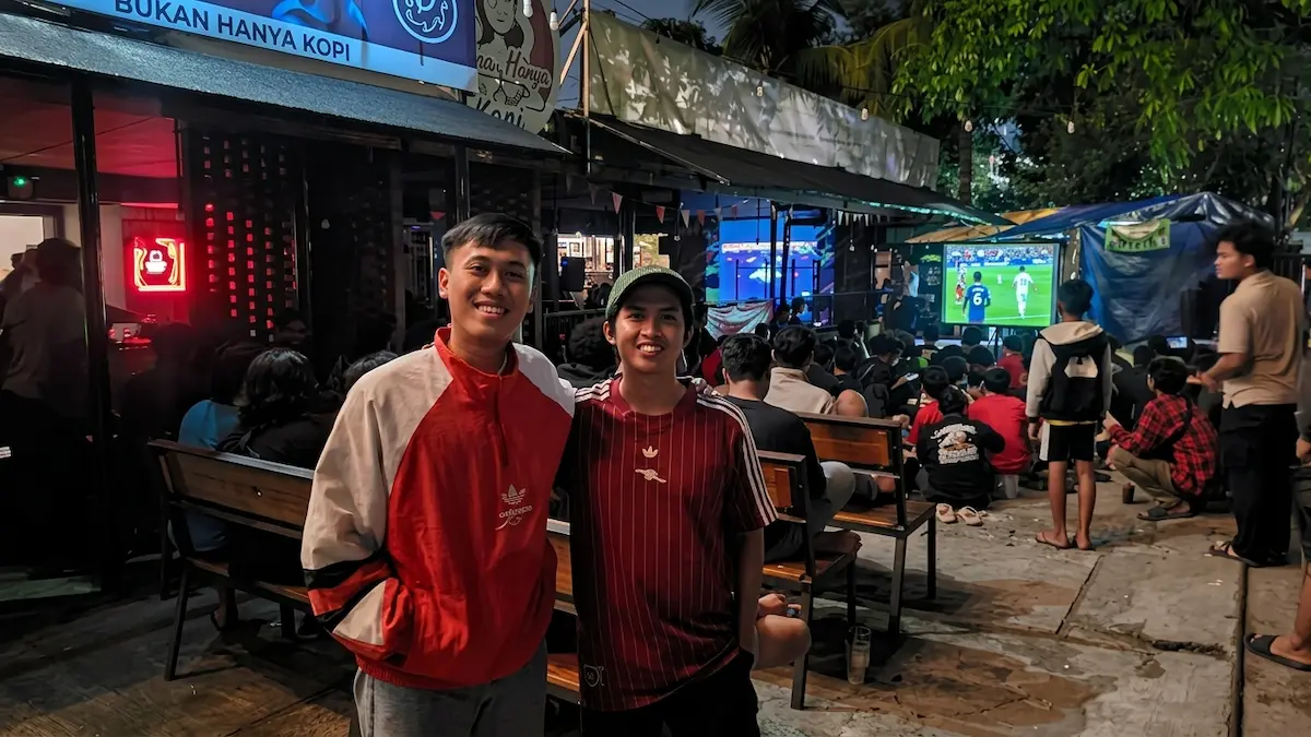 Daru, Suporter Arsenal dari Indoensia menyuarakan optimisme jelang final Liga Champions 2026 melawan PSG di Budapest, Hungaria. (Daru for JawaPos.com)
