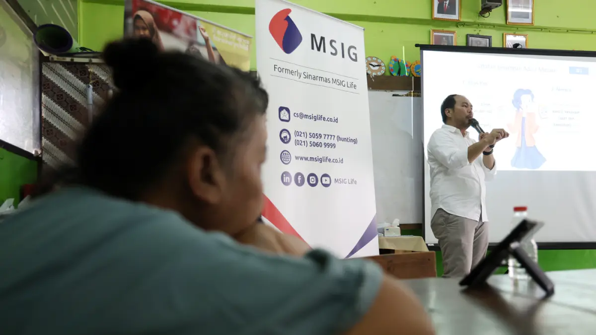 Financial Expert Ayyi Achmad Hidayah, memberikan workshop literasi keuangan kepada peserta yang hadir