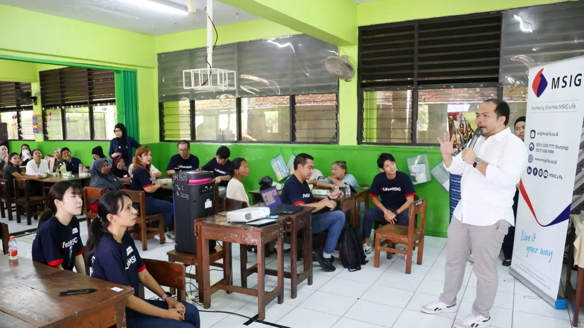 Financial Expert Ayyi Achmad Hidayah, memberikan workshop literasi keuangan kepada peserta yang hadir