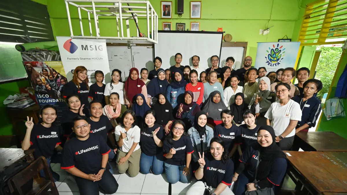 Foto bersama Jajaran manajemen MSIG Life, karyawan dan Peserta di workshop literasi keuangan "Pintar Atur Uang".