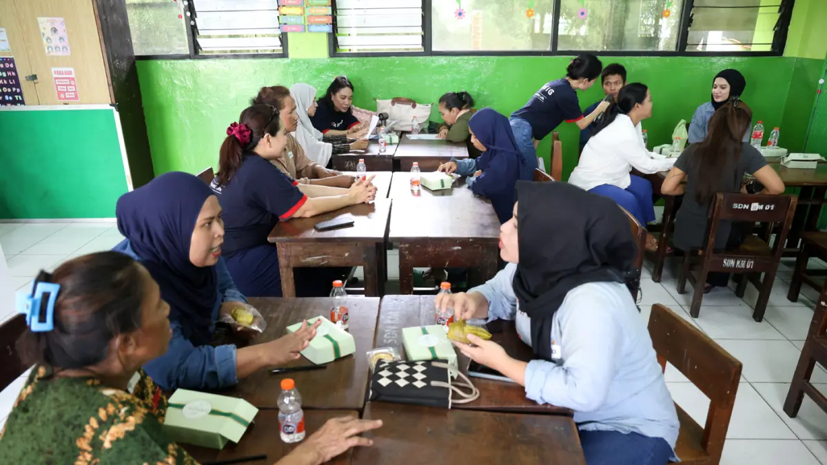 Karyawan dari MSIG Life saat memberikan workshop literasi keuangan kepada masyarakat.