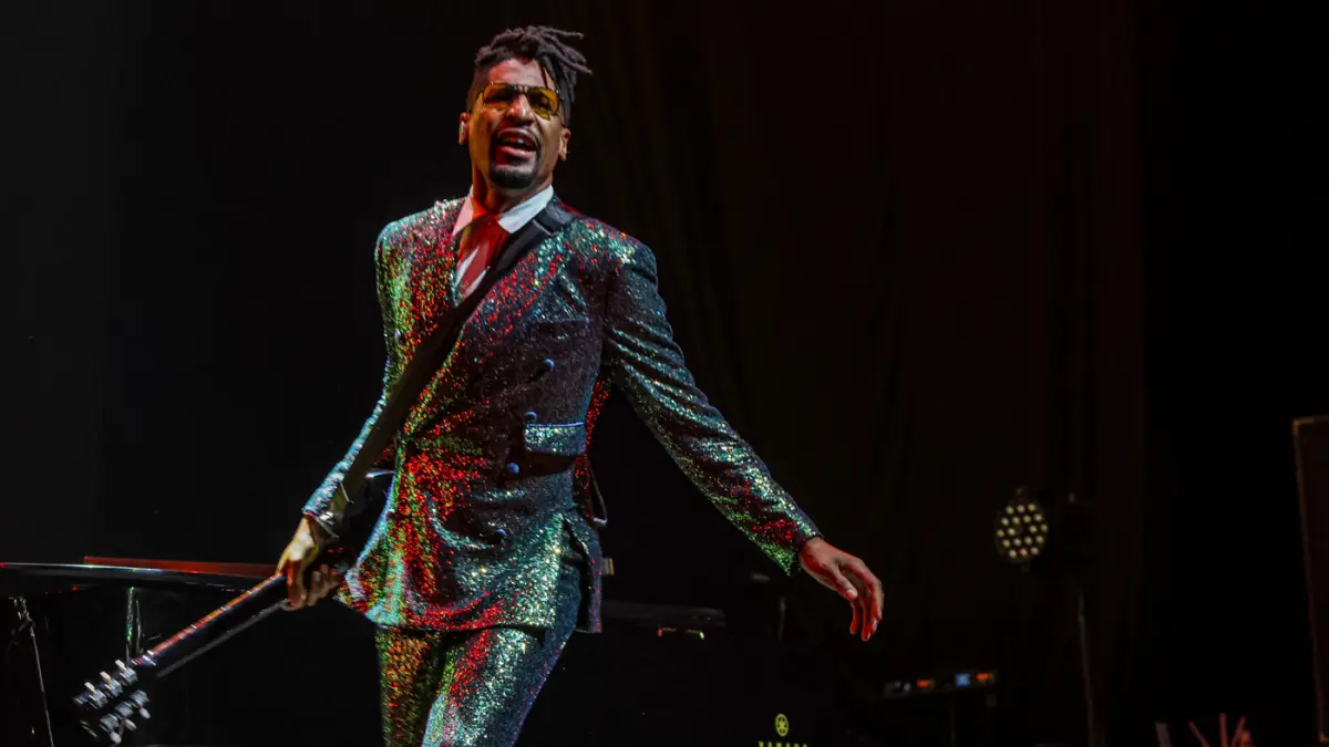 Penyanyi asal Amerika Jon Batiste tampil dalam acara Java Jazz Internasional di PIK2, Tangerang, Jumat (29/05/2026). (Hanung Hambara/Jawa Pos)