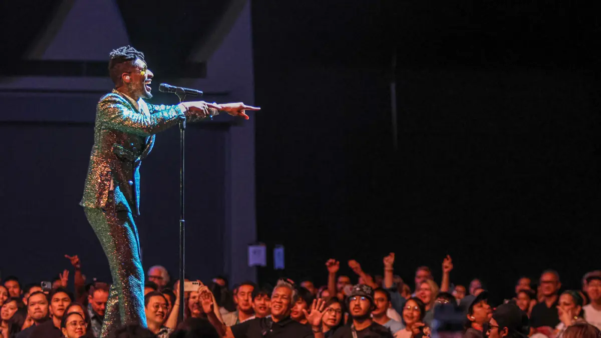 Penyanyi asal Amerika Jon Batiste tampil dalam acara Java Jazz Internasional di PIK2, Tangerang, Jumat (29/05/2026). (Hanung Hambara/Jawa Pos)