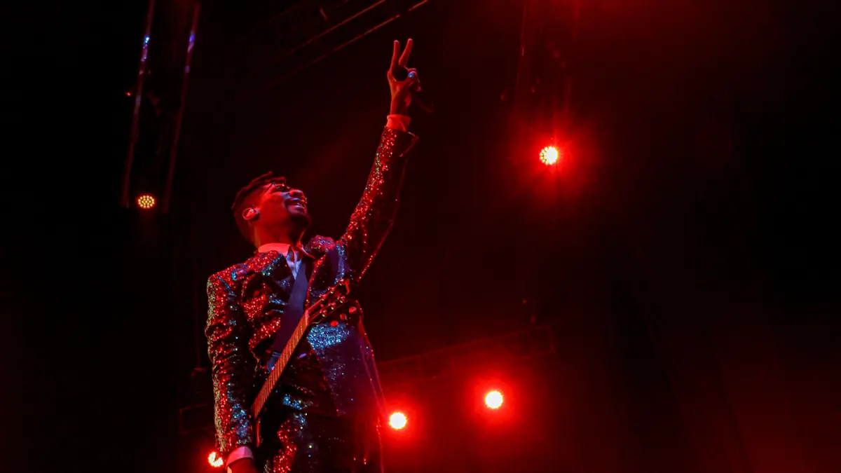 Penyanyi asal Amerika Jon Batiste tampil dalam acara Java Jazz Internasional di PIK2, Tangerang, Jumat (29/05/2026). (Hanung Hambara/Jawa Pos)