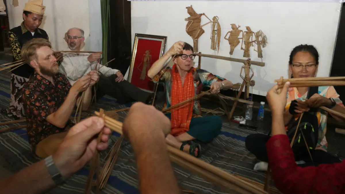 Kunjungan Internasional Veteran Cycle Association (IVCA) lestarikan Wayang - Image
