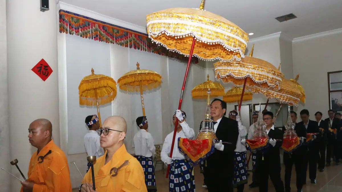 Ibadah Kebaktian Perayaan Waisak 2570 BE Di Semarang - Image