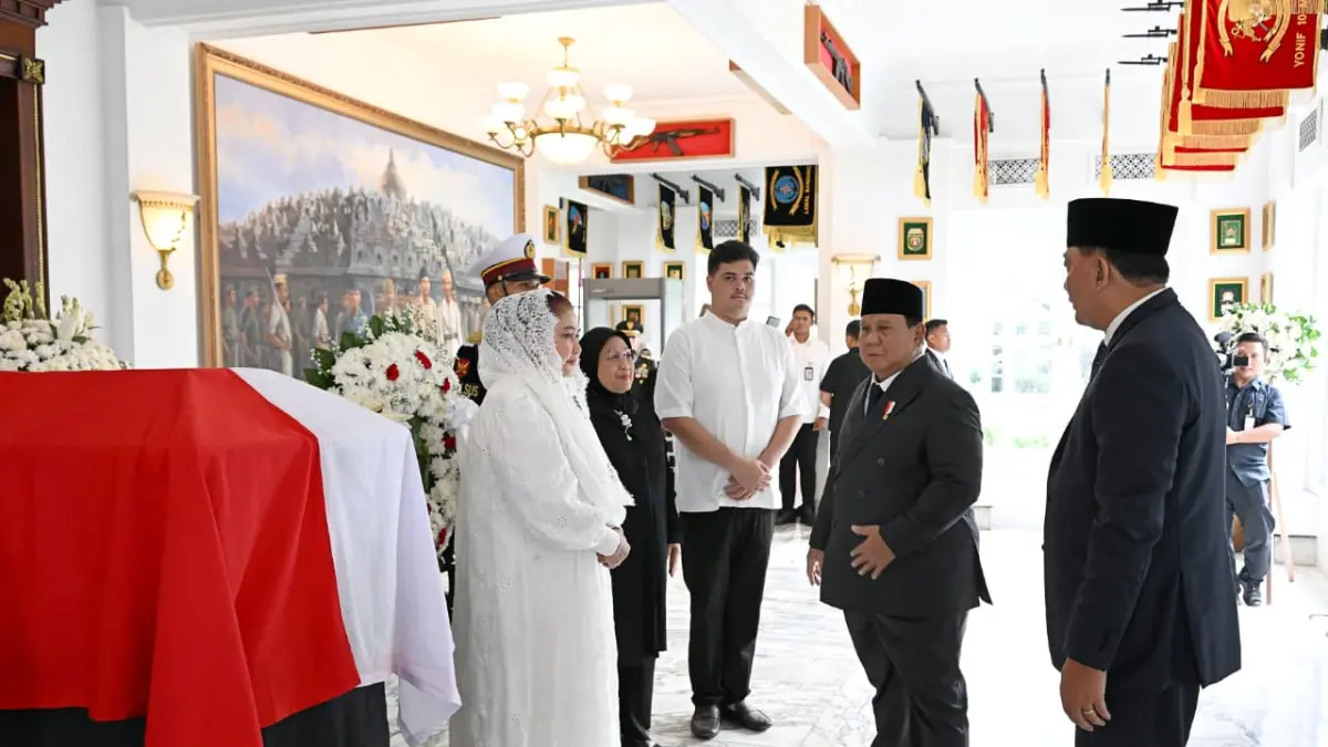 Presiden Prabowo Hadiri Upacara Persemayaman Menhan Ryamizard Ryacudu - Image