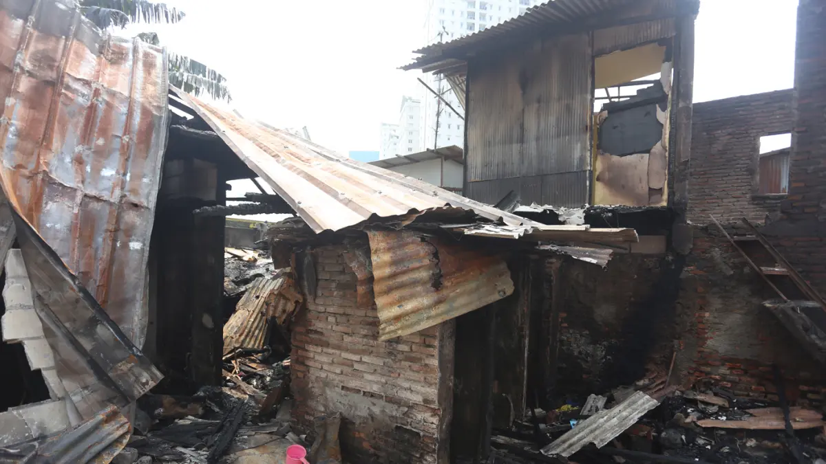 Kondisi rumah pasca terbakar di Jalan Kemayoran Gempol, Kebon Kosong, Kemayoran, Jakarta, Selasa (2/6/2026). (Dery Ridwansah/ JawaPos.com)