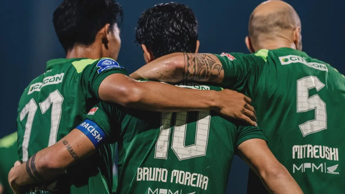 5 Bintang Asing Hengkang Sekaligus! Bernardo Tavares Mulai Cuci Gudang, Persebaya Surabaya Siapkan Wajah Baru - Image