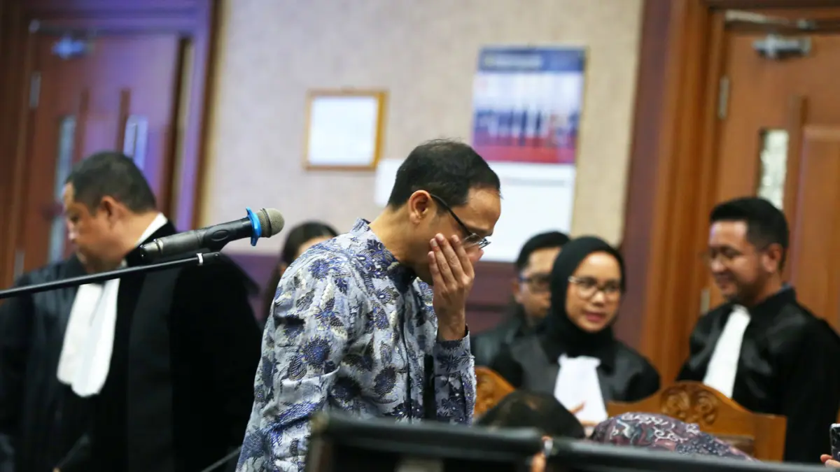 Terdakwa kasus dugaan korupsi pengadaan Chromebook dalam program digitalisasi pendidikan di Kemendikbudristek Nadiem Anwar Makarim saat membacakan menyampaikan pledoi (nota pembelaan) di Pengadilan Tipikor, Jakarta, Selasa (2/6/2026). (Dery Ridwansah/ Jaw
