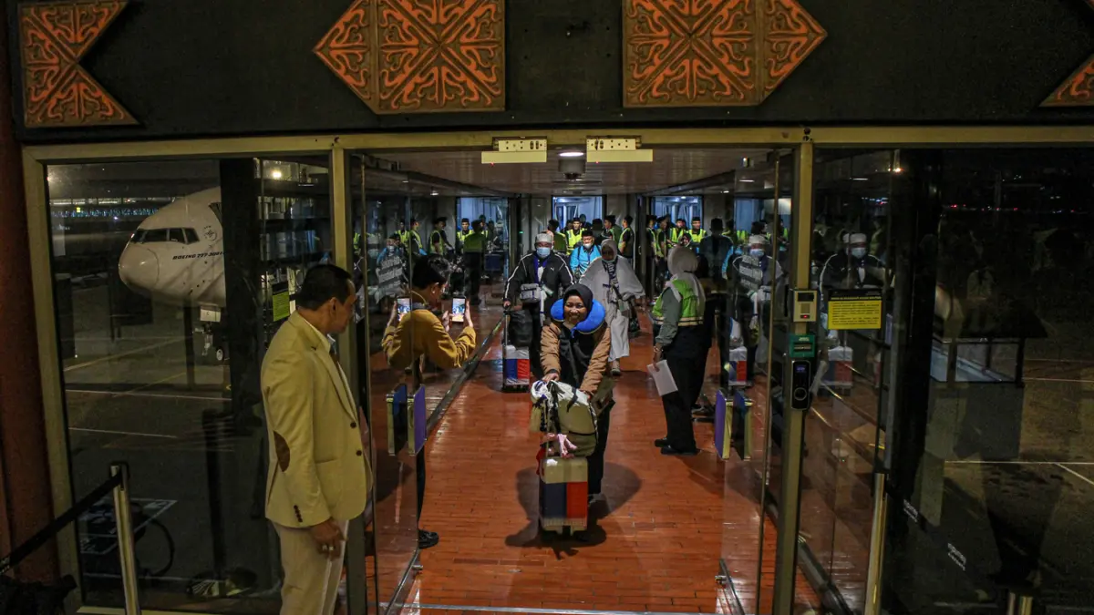 Kloter Pertama Jemaah Haji Tiba Di Tanah Air - Image