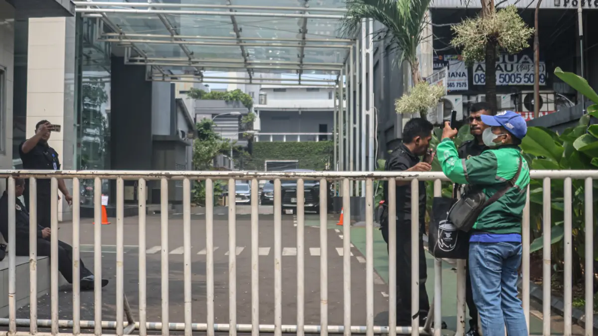 Aktifitas sejumlah pegawai di depan kantor Badan Gizi Nasional (BGN) di Jakarta, Rabu (03/06/2026). (Hanung Hambara/Jawa Pos)