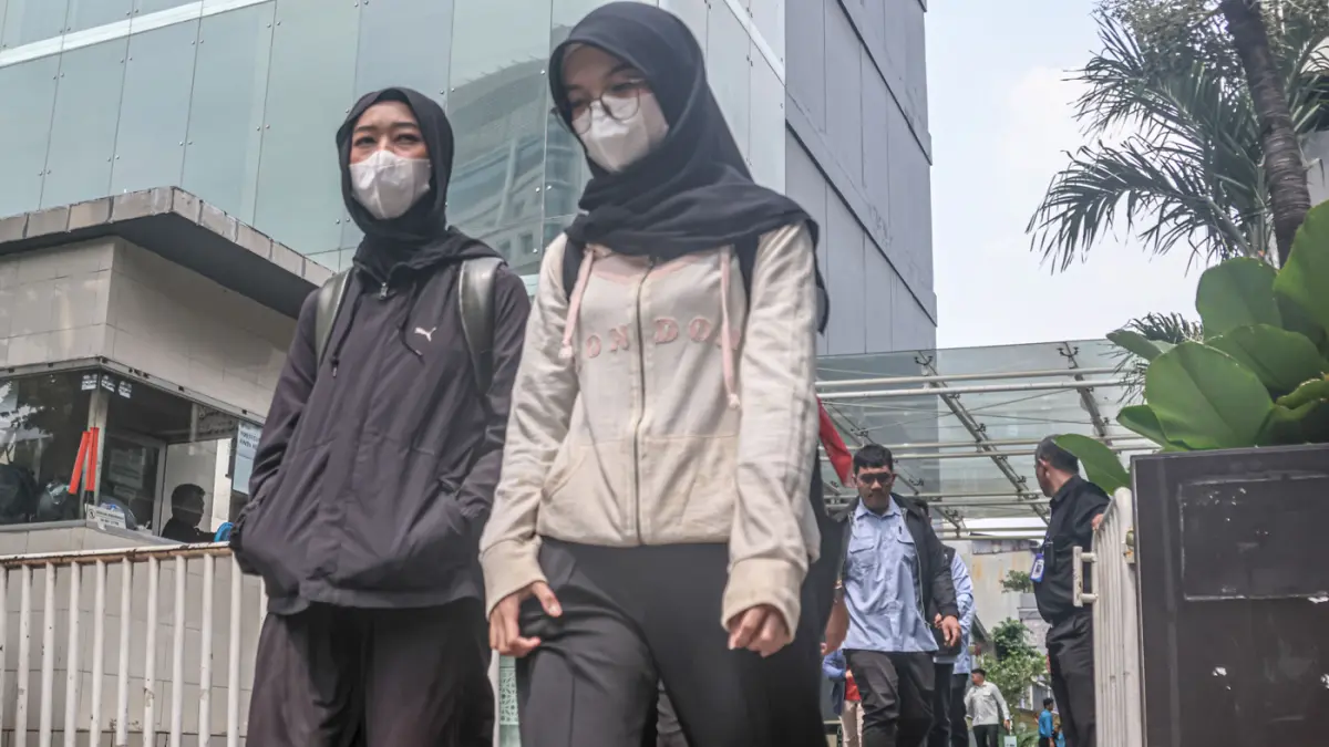 Aktifitas sejumlah pegawai di depan kantor Badan Gizi Nasional (BGN) di Jakarta, Rabu (03/06/2026). (Hanung Hambara/Jawa Pos)