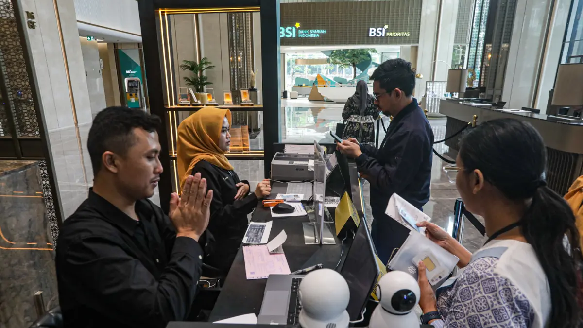 Nasabah membeli Emas di Gedung BSI Tower, Jakarta, Rabu (3/6/2026). (Salman Toyibi/Jawa Pos)