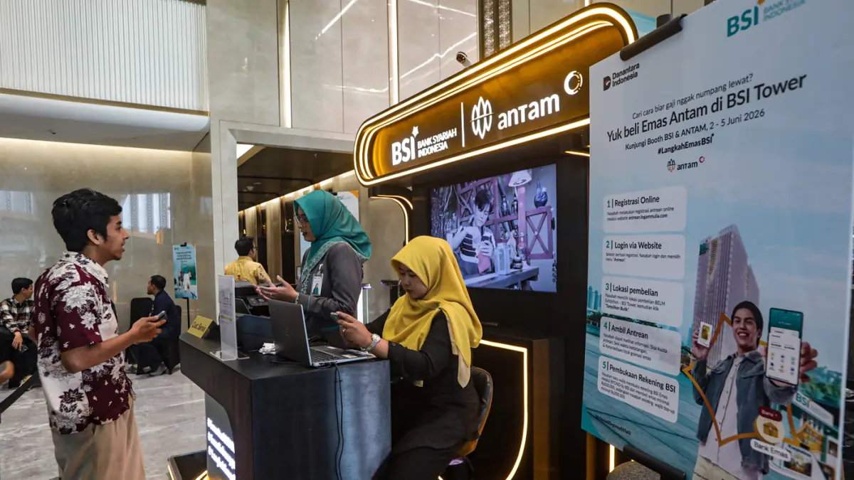 Nasabah membeli Emas di Gedung BSI Tower, Jakarta, Rabu (3/6/2026). (Salman Toyibi/Jawa Pos)