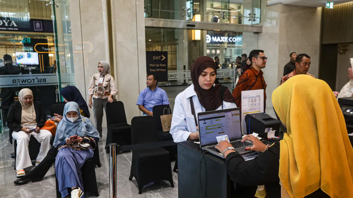 Nasabah membeli Emas di Gedung BSI Tower, Jakarta, Rabu (3/6/2026). (Salman Toyibi/Jawa Pos)