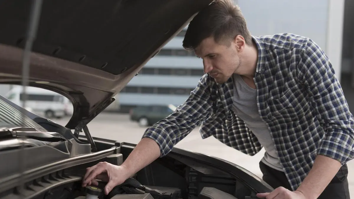 6 Cara Merawat AC Mobil Hybrid Agar Efisiensi Bahan Bakar Tetap Awet dan Maksimal - Image