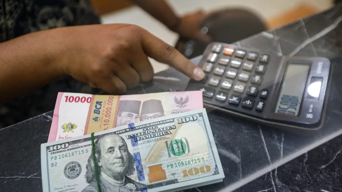 Rupiah Jebol Level Rp18.000 per Dolar AS - Image