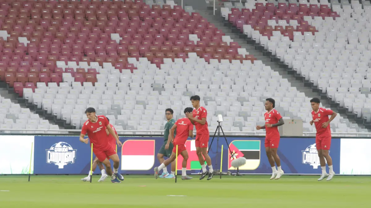 Para pemain sepak bola Timnas Indonesia mengikuti latihan resmi jelang pertandingan FIFA Matchday di Stadion Utama Gelora Bung Karno (SUGBK), Senayan, Jakarta, Kamis (4/6/2026). (Dery Ridwansah/ JawaPos.com)
