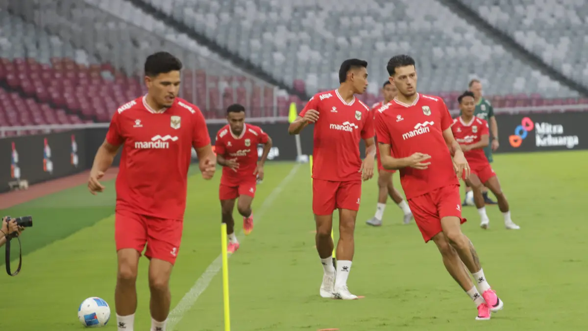 Para pemain sepak bola Timnas Indonesia mengikuti latihan resmi jelang pertandingan FIFA Matchday di Stadion Utama Gelora Bung Karno (SUGBK), Senayan, Jakarta, Kamis (4/6/2026). (Dery Ridwansah/ JawaPos.com)