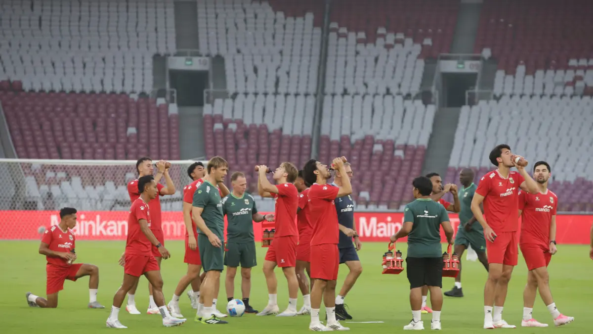 Para pemain sepak bola Timnas Indonesia mengikuti latihan resmi jelang pertandingan FIFA Matchday di Stadion Utama Gelora Bung Karno (SUGBK), Senayan, Jakarta, Kamis (4/6/2026). (Dery Ridwansah/ JawaPos.com)