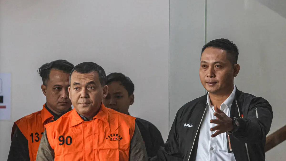 Wakil Menteri Imigrasi dan Pemasyarakatan (Wamen Imipas) Silmy Karim memakai rompi oranye keluar dari gedung KPK, Jakarta, Kamis (04/06/2026). (Hanung Hambara/Jawa Pos)